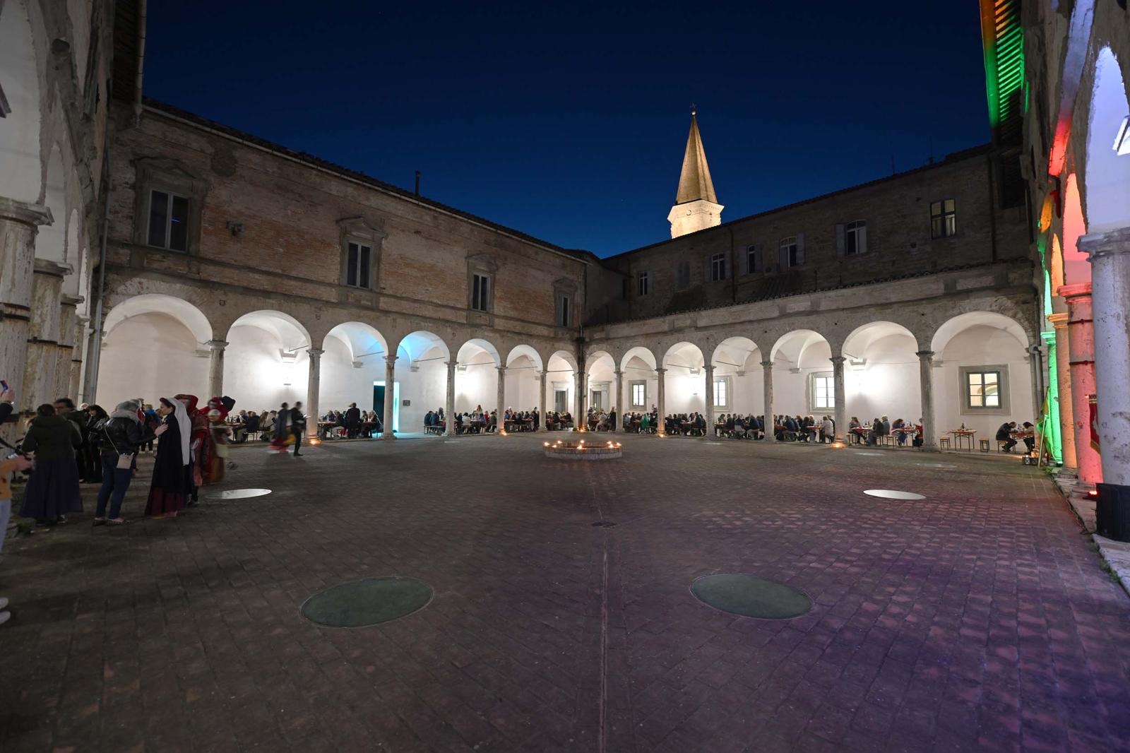 Perugia1416, successo per il Convivium Perisinum nella splendida cornice del Chiostro delle Stelle (foto) 10 Perugia1416, successo per il Convivium Perisinum nella splendida cornice del Chiostro delle Stelle (foto) 9