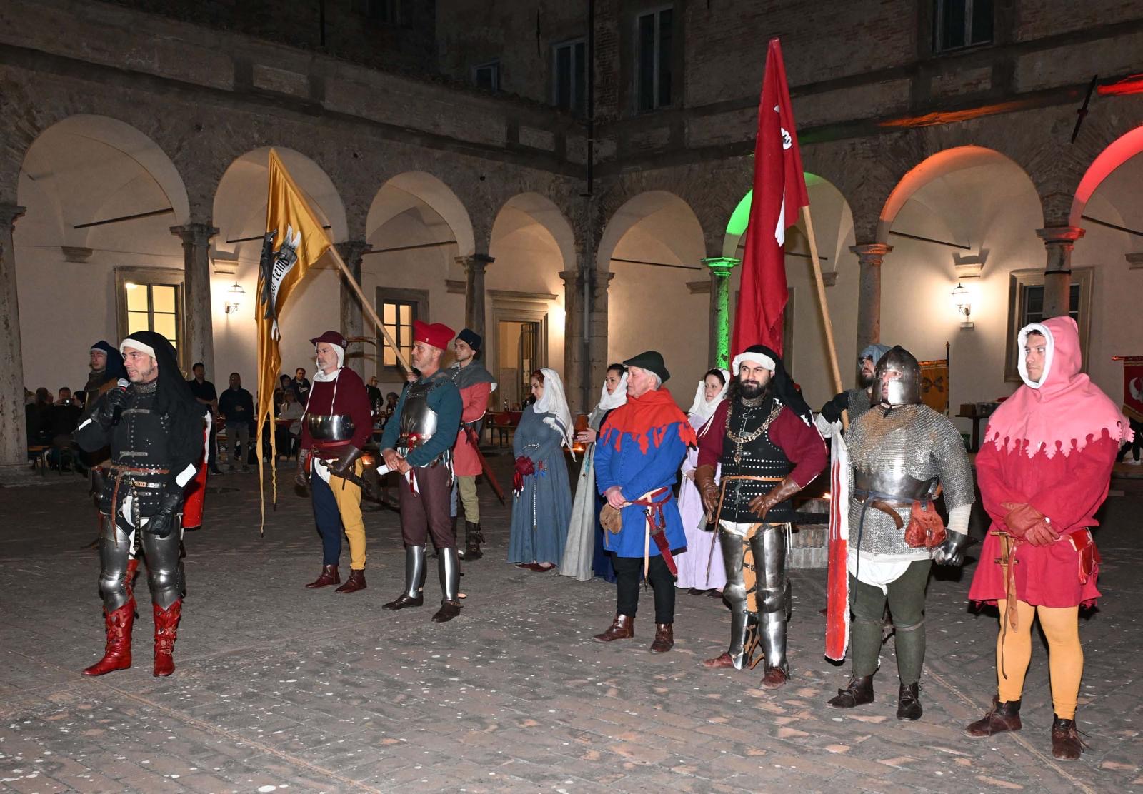 Perugia1416, successo per il Convivium Perisinum nella splendida cornice del Chiostro delle Stelle (foto) 28 Perugia1416, successo per il Convivium Perisinum nella splendida cornice del Chiostro delle Stelle (foto) 27
