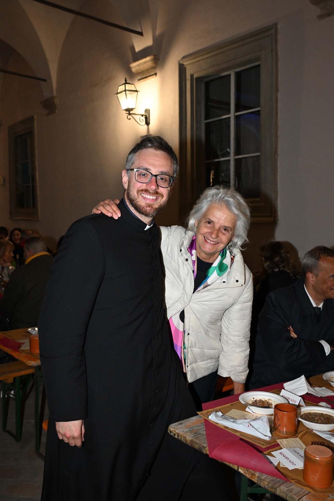 Perugia1416, successo per il Convivium Perisinum nella splendida cornice del Chiostro delle Stelle (foto) 16 Perugia1416, successo per il Convivium Perisinum nella splendida cornice del Chiostro delle Stelle (foto) 15