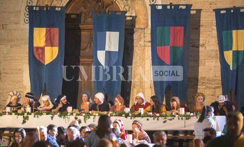 Vizi e virtù in tavola: torna il Banchetto Medievale del Mercato delle Gaite di Bevagna 1