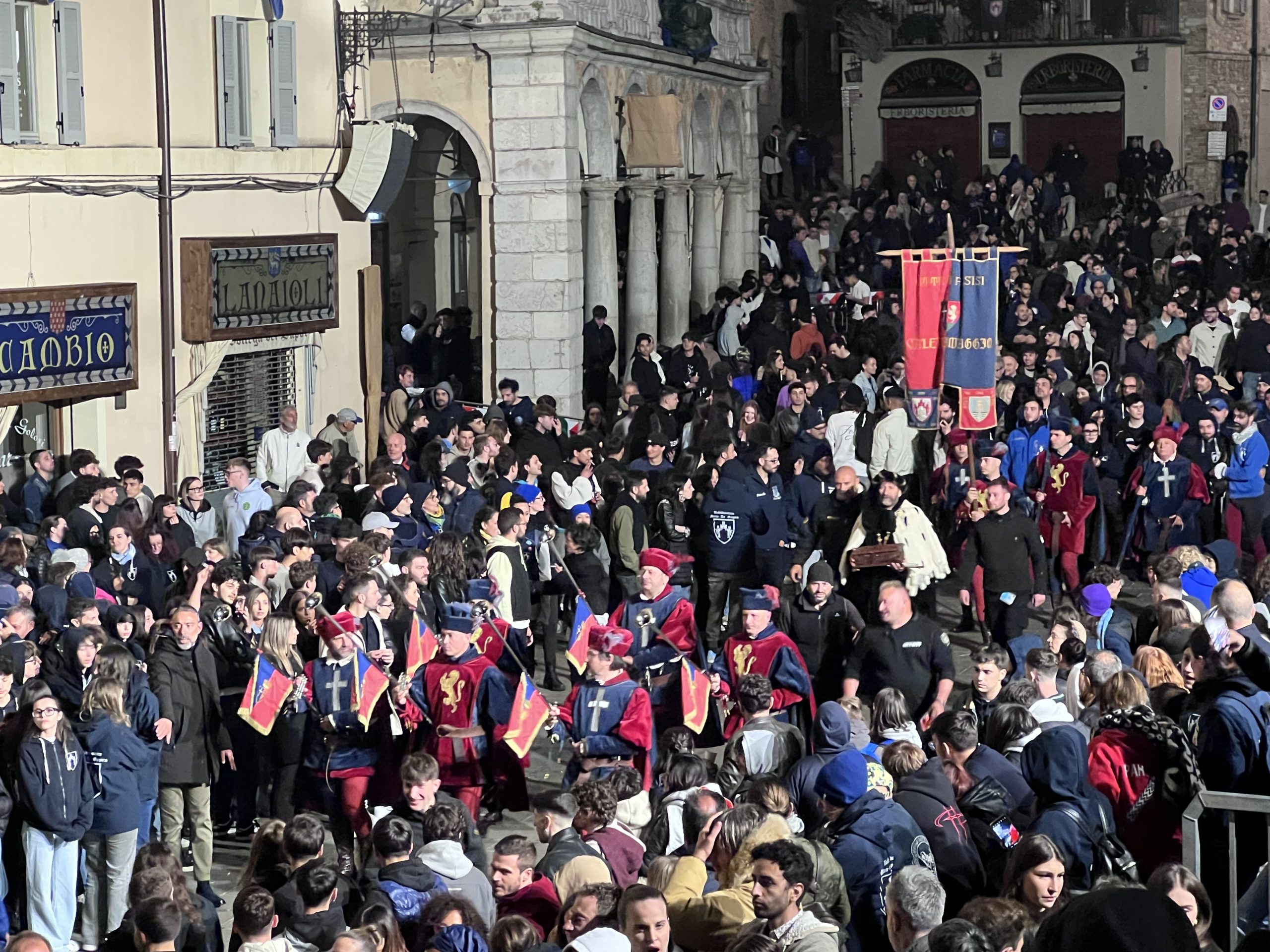 La Magnifica Parte de Sotto vince l'edizione 2025 del Calendimaggio di Assisi (foto) 3