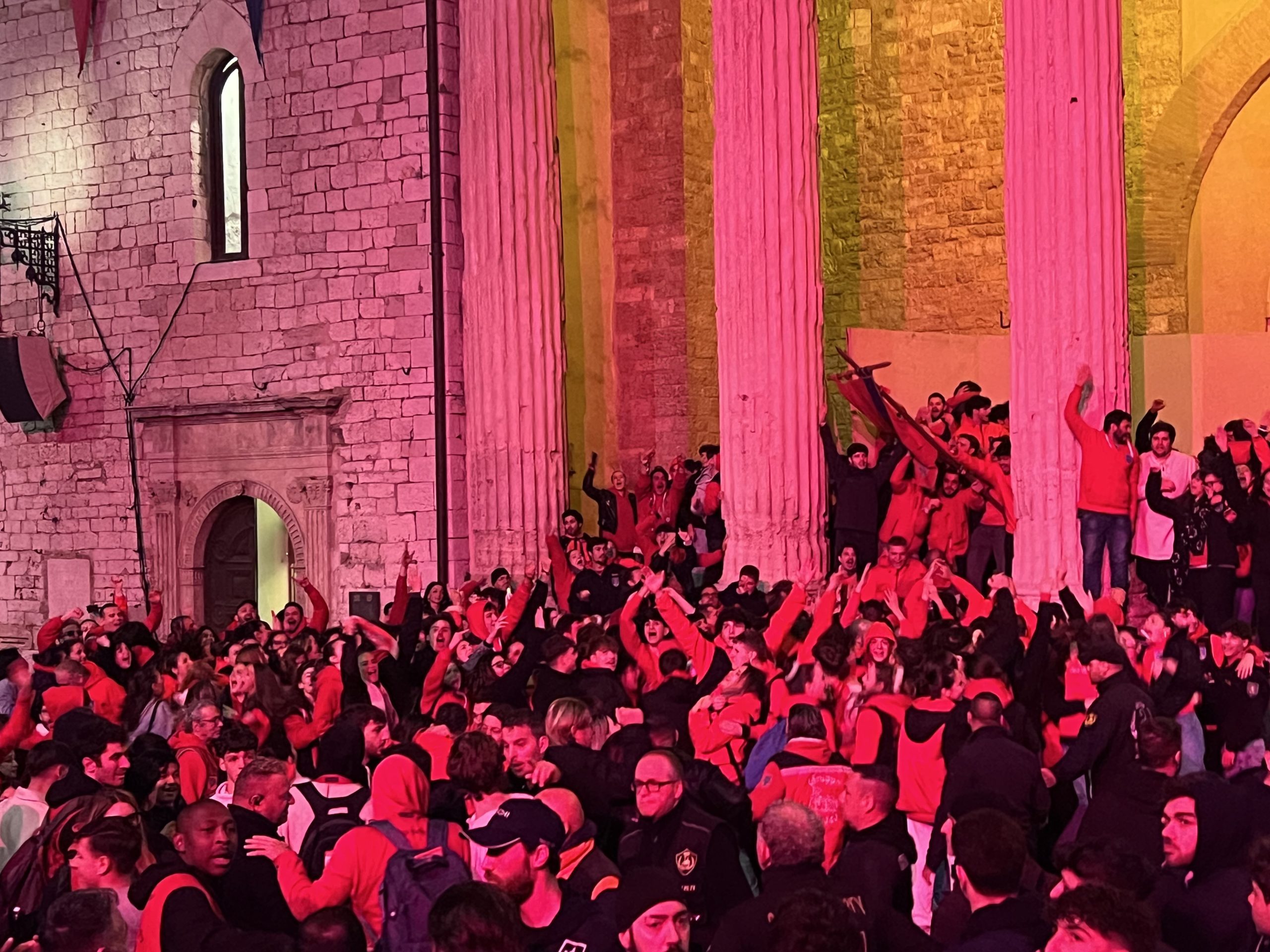 La Magnifica Parte de Sotto vince l'edizione 2025 del Calendimaggio di Assisi (foto) 7