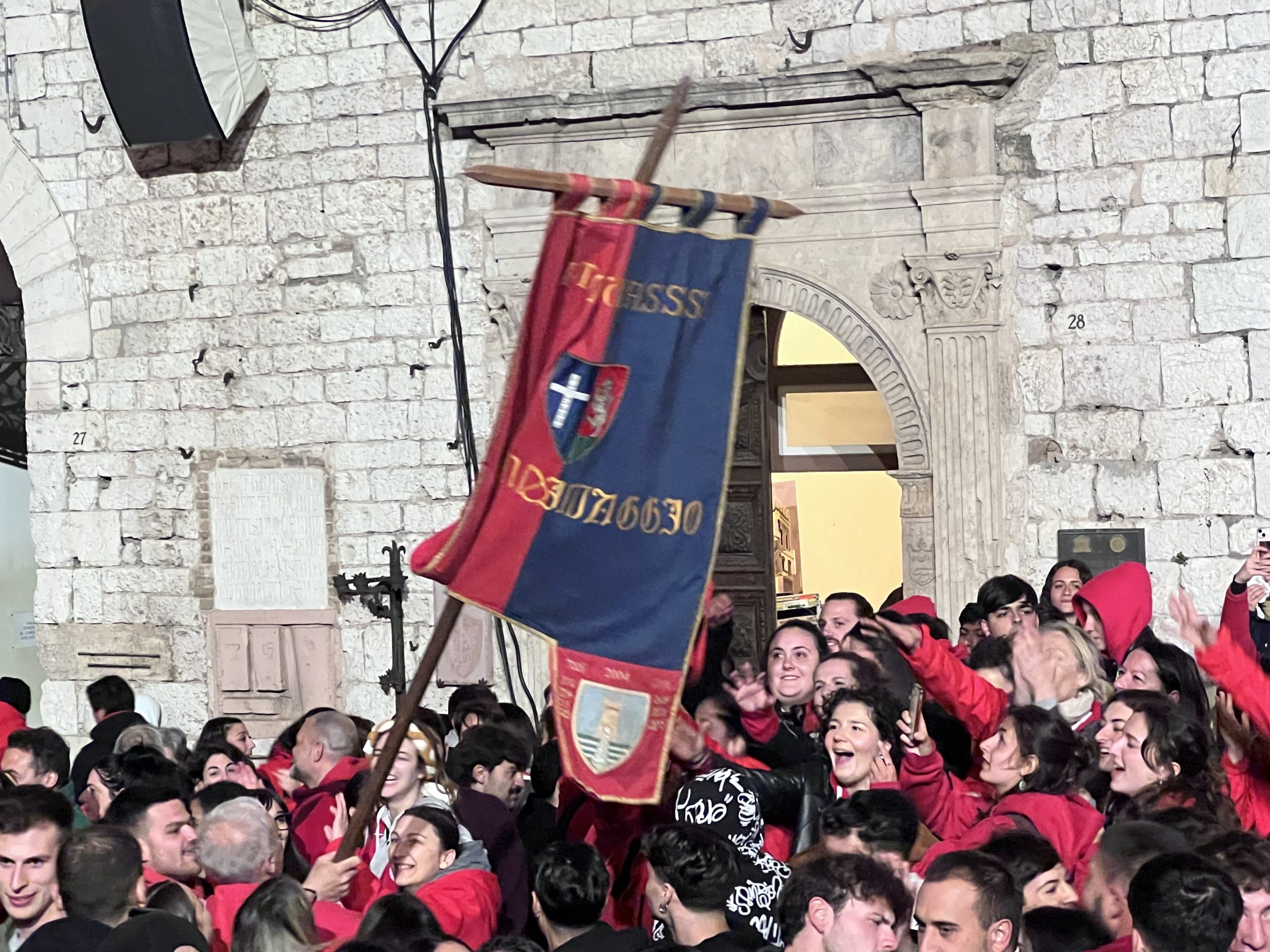 La Magnifica Parte de Sotto vince l'edizione 2025 del Calendimaggio di Assisi (foto) 9