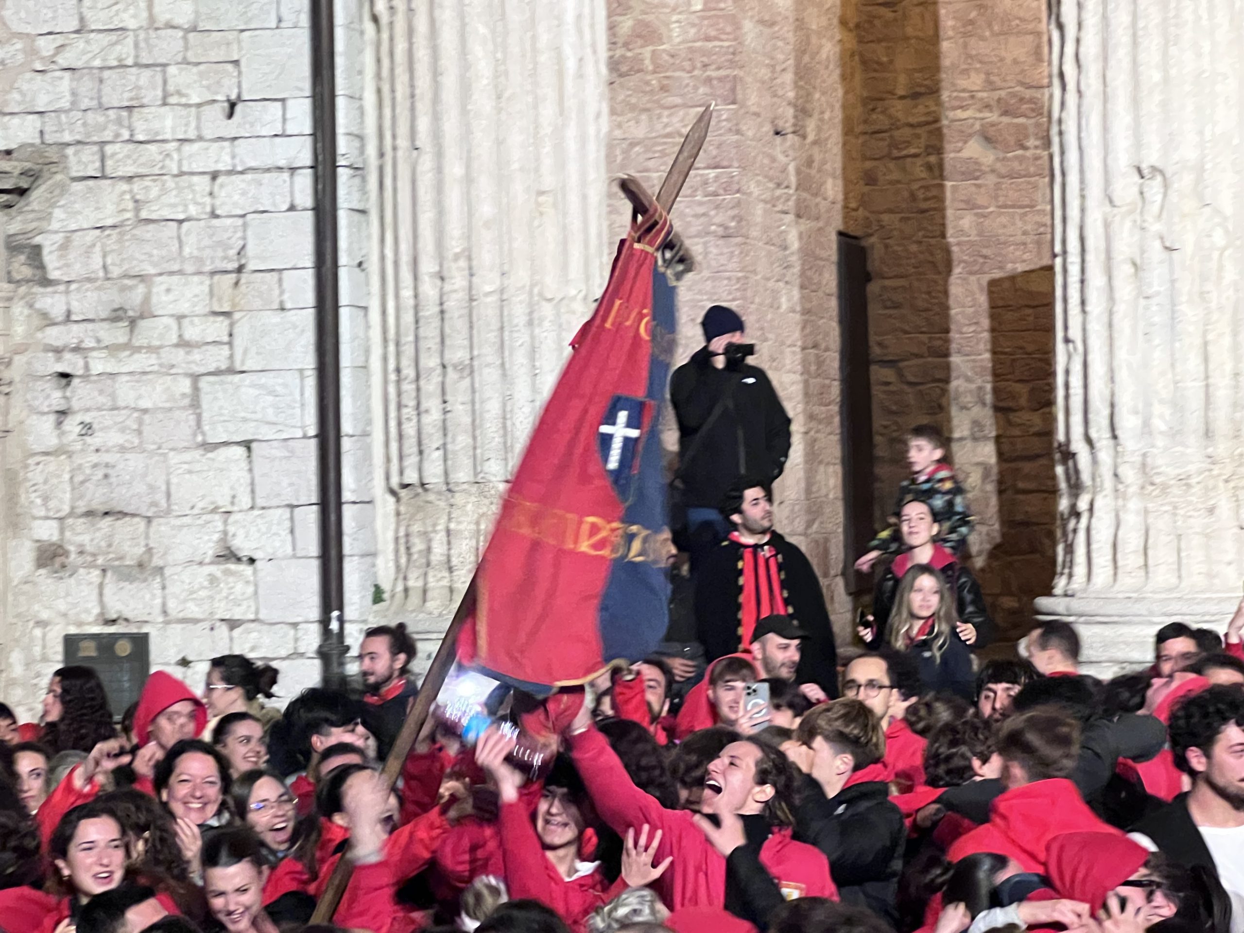 La Magnifica Parte de Sotto vince l'edizione 2025 del Calendimaggio di Assisi (foto) 19