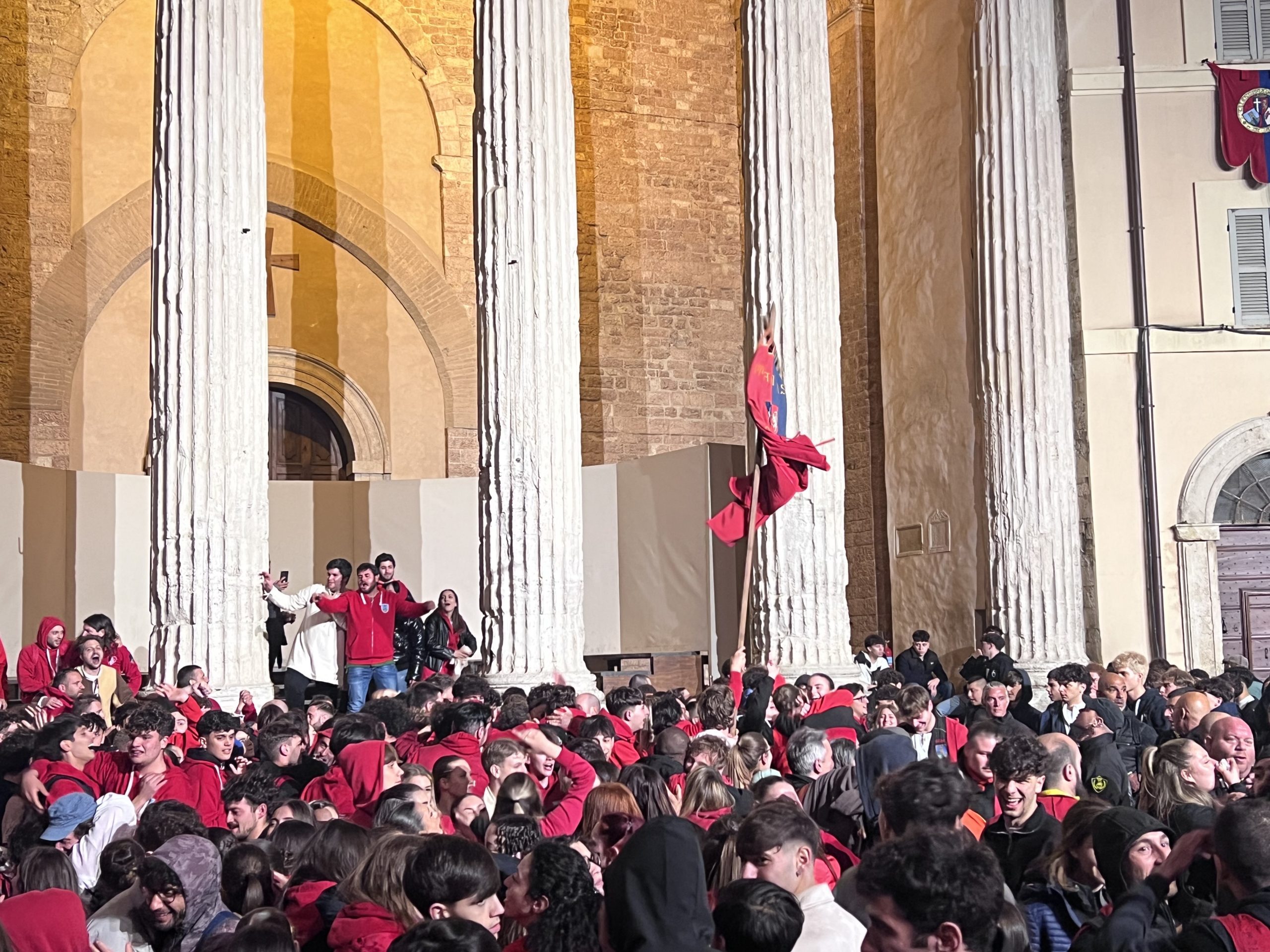 La Magnifica Parte de Sotto vince l'edizione 2025 del Calendimaggio di Assisi (foto) 11