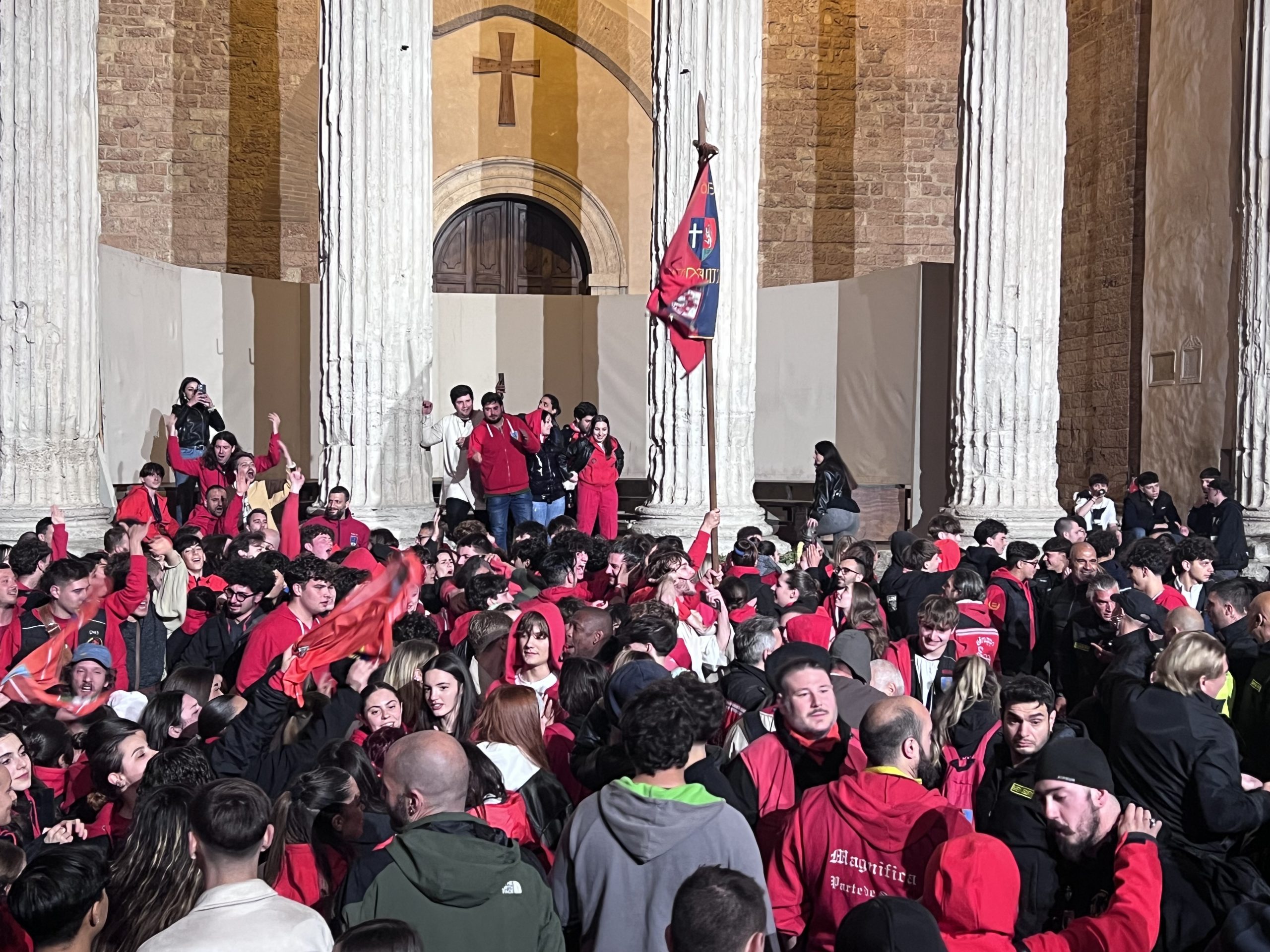 La Magnifica Parte de Sotto vince l'edizione 2025 del Calendimaggio di Assisi (foto) 15