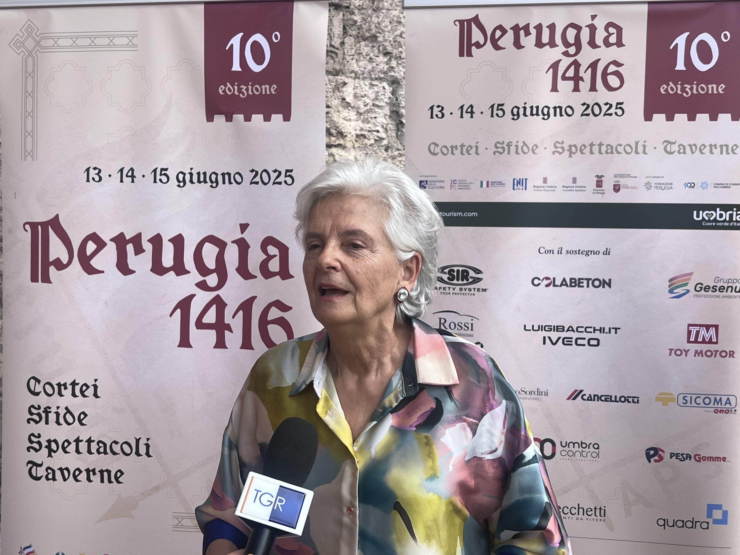 Perugia 1416, Svelatura del Palio d’Artista: la vincitrice è Francesca Biancalana (foto) 14 Perugia 1416, Svelatura del Palio d’Artista: la vincitrice è Francesca Biancalana (foto) 13