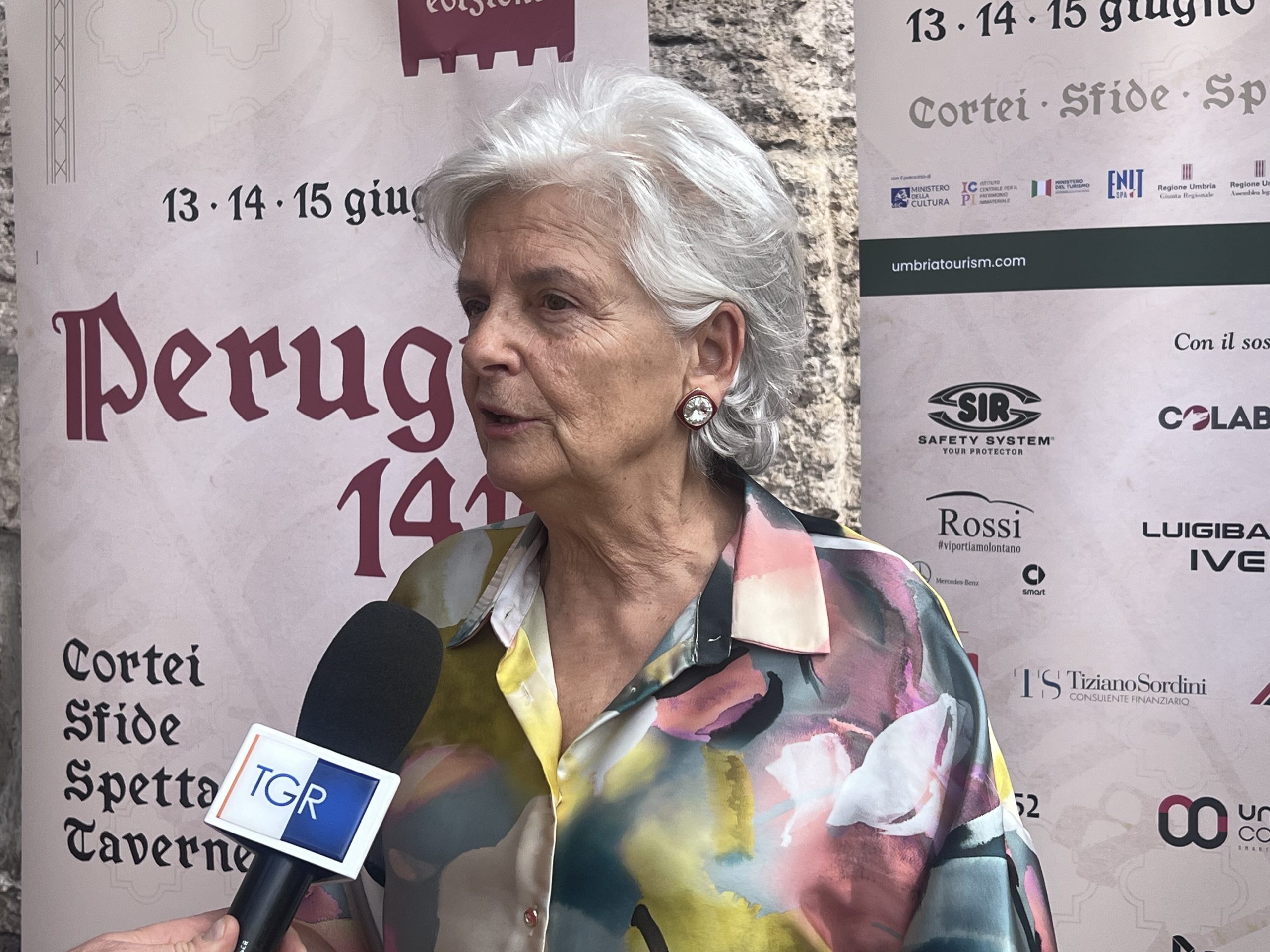 Perugia 1416, Svelatura del Palio d’Artista: la vincitrice è Francesca Biancalana (foto) 16 Perugia 1416, Svelatura del Palio d’Artista: la vincitrice è Francesca Biancalana (foto) 15