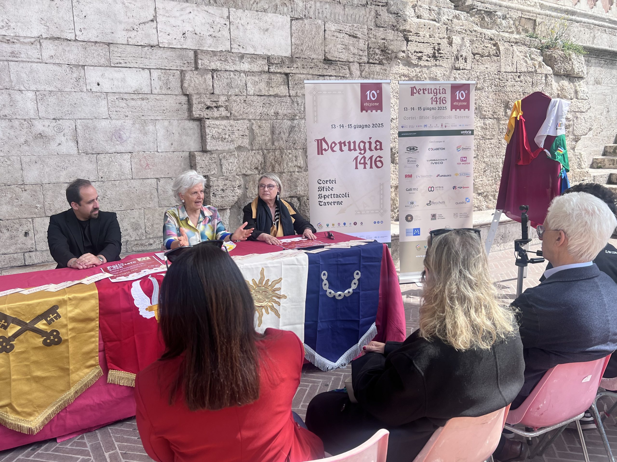 Perugia 1416, Svelatura del Palio d’Artista: la vincitrice è Francesca Biancalana (foto) 4 Perugia 1416, Svelatura del Palio d’Artista: la vincitrice è Francesca Biancalana (foto) 3