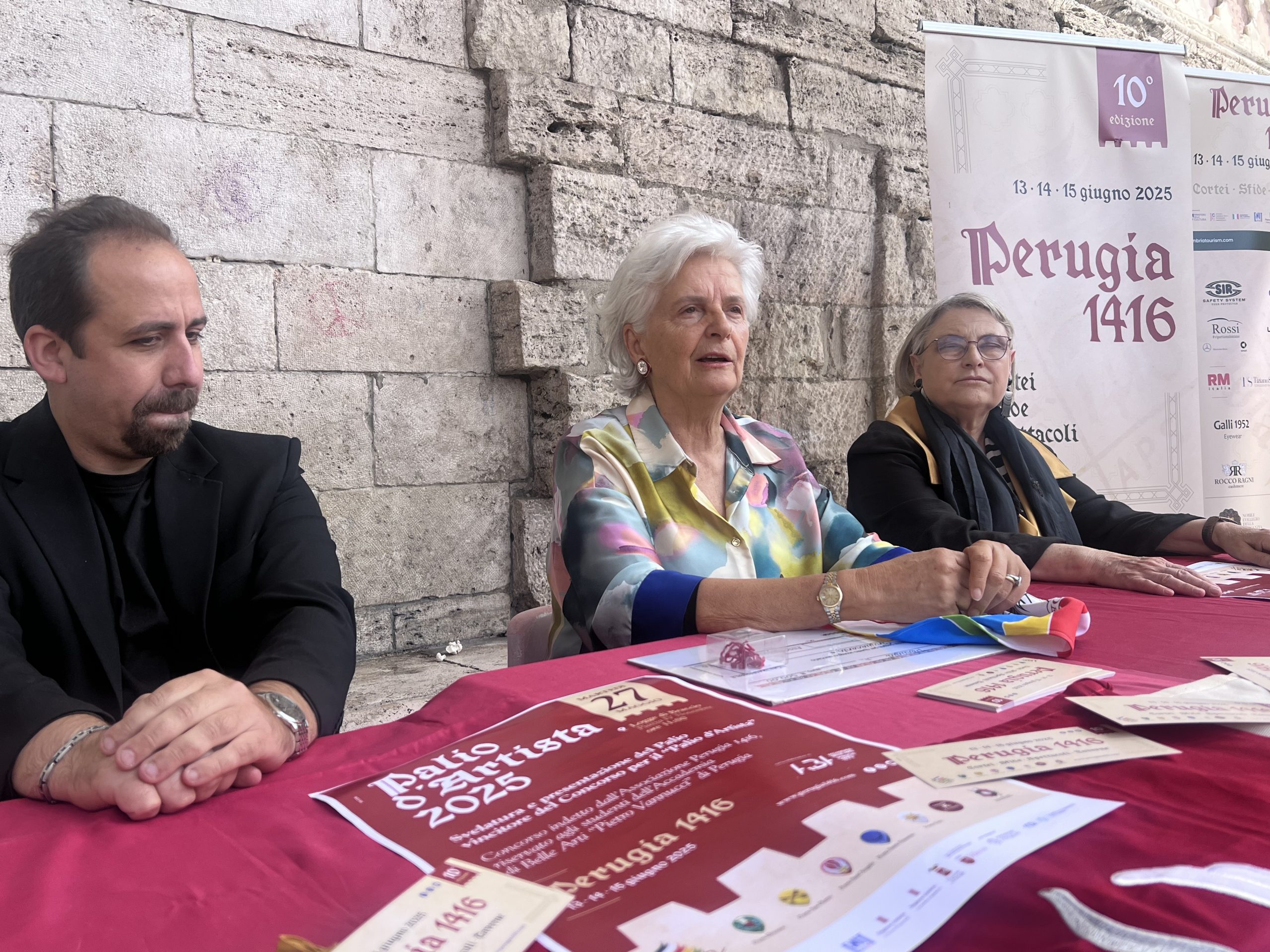 Perugia 1416, Svelatura del Palio d’Artista: la vincitrice è Francesca Biancalana (foto) 8 Perugia 1416, Svelatura del Palio d’Artista: la vincitrice è Francesca Biancalana (foto) 7