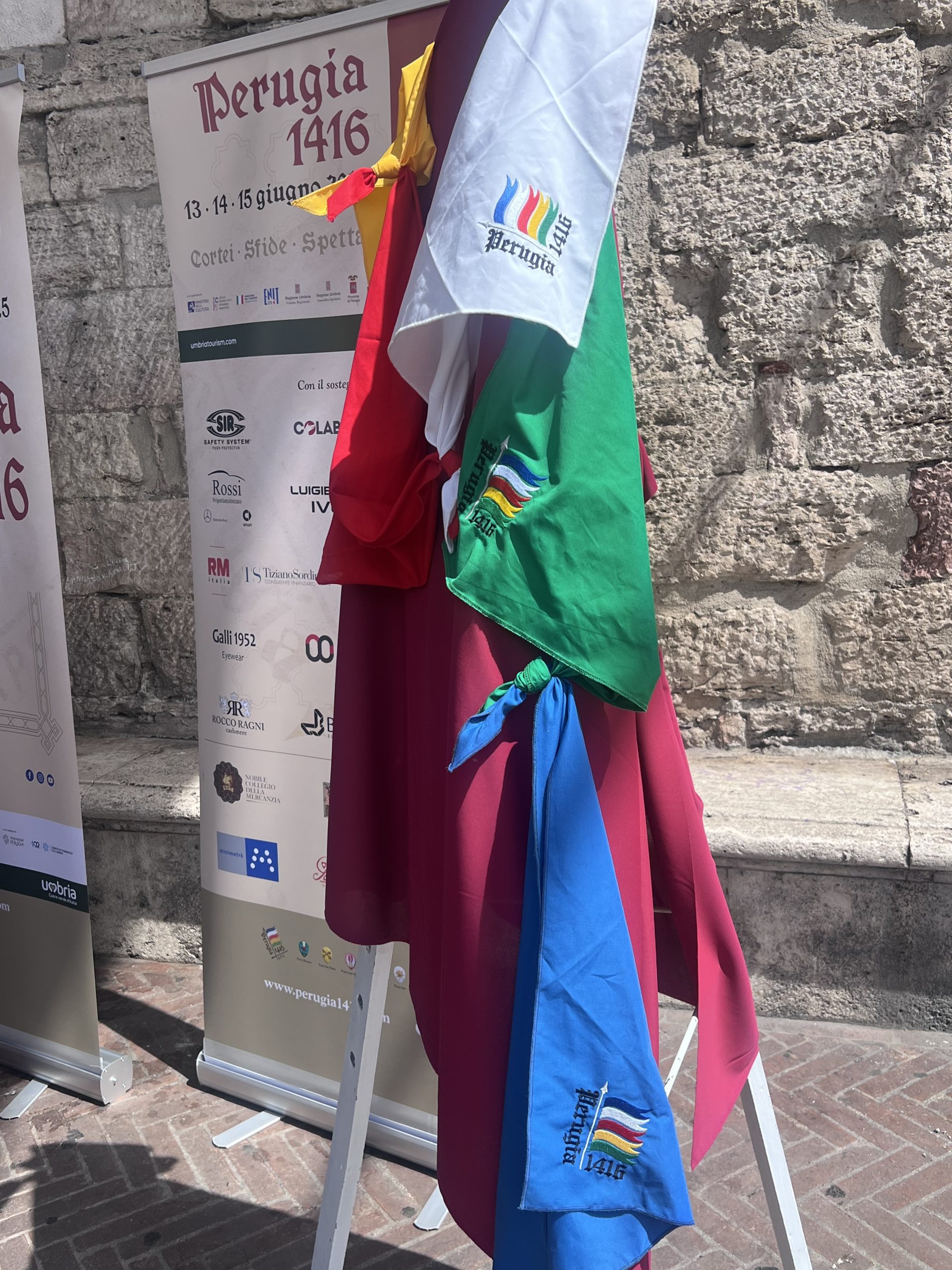 Perugia 1416, Svelatura del Palio d’Artista: la vincitrice è Francesca Biancalana (foto) 20 Perugia 1416, Svelatura del Palio d’Artista: la vincitrice è Francesca Biancalana (foto) 19