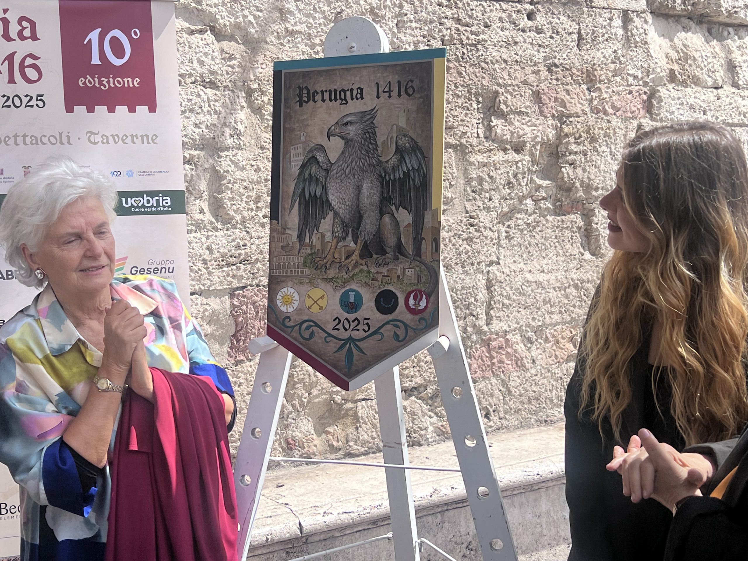 Perugia 1416, Svelatura del Palio d’Artista: la vincitrice è Francesca Biancalana (foto) 32 Perugia 1416, Svelatura del Palio d’Artista: la vincitrice è Francesca Biancalana (foto) 31