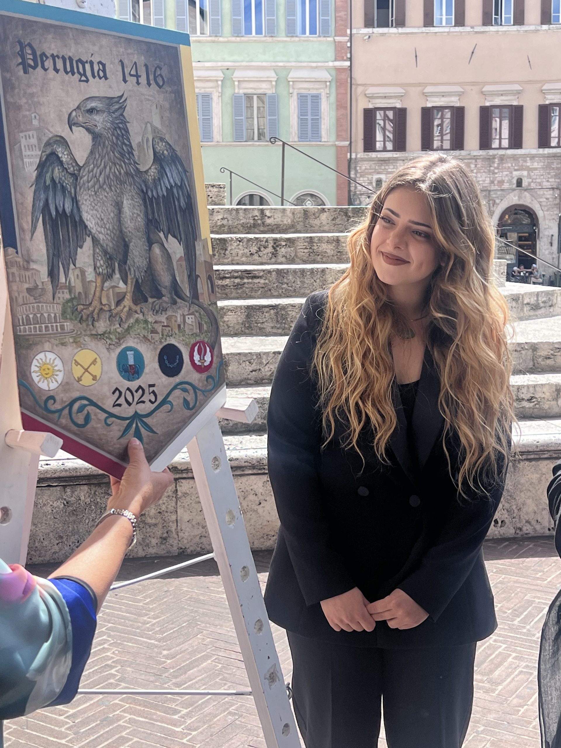Perugia 1416, Svelatura del Palio d’Artista: la vincitrice è Francesca Biancalana (foto) 38 Perugia 1416, Svelatura del Palio d’Artista: la vincitrice è Francesca Biancalana (foto) 37