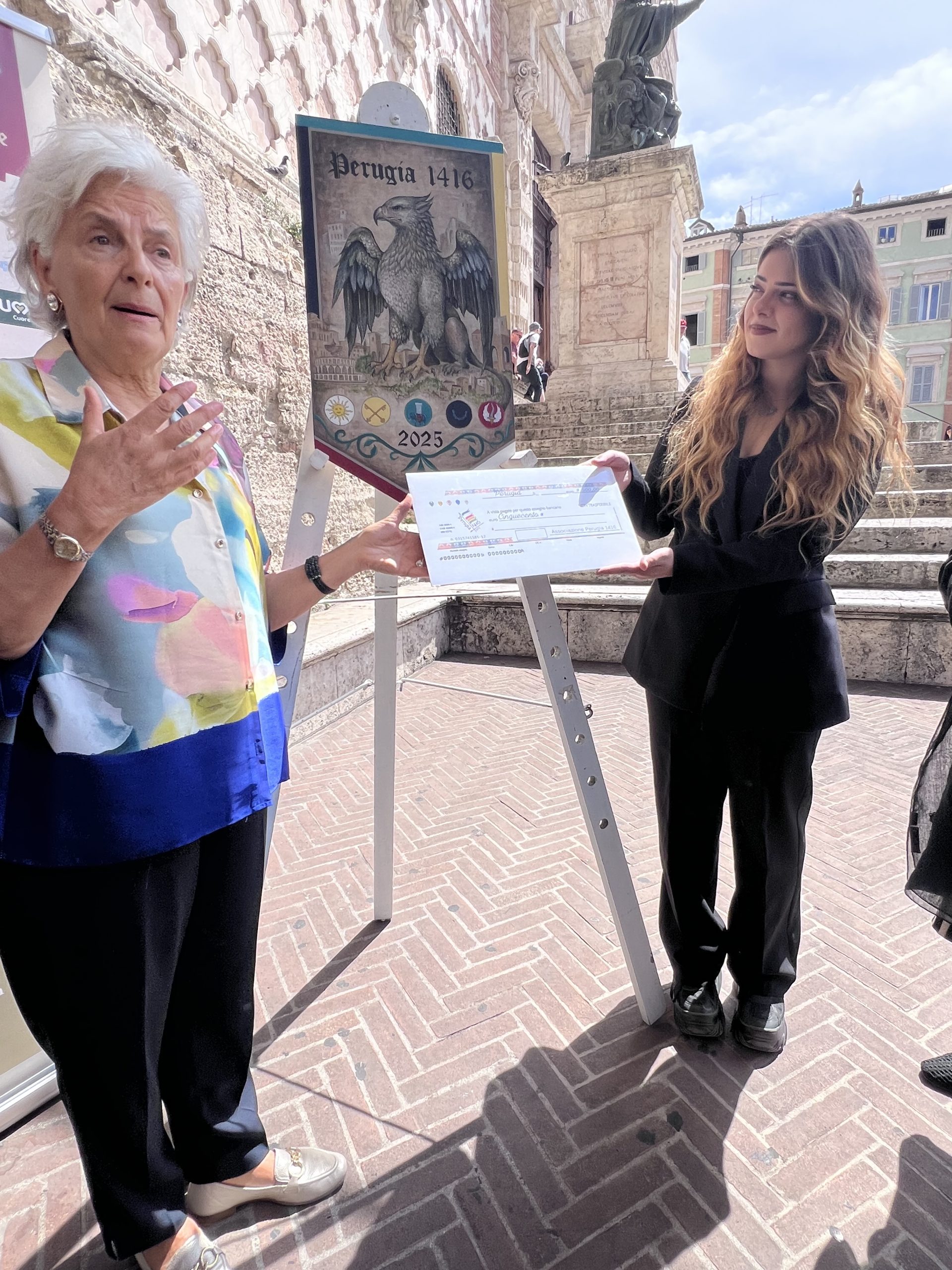 Perugia 1416, Svelatura del Palio d’Artista: la vincitrice è Francesca Biancalana (foto) 44 Perugia 1416, Svelatura del Palio d’Artista: la vincitrice è Francesca Biancalana (foto) 43