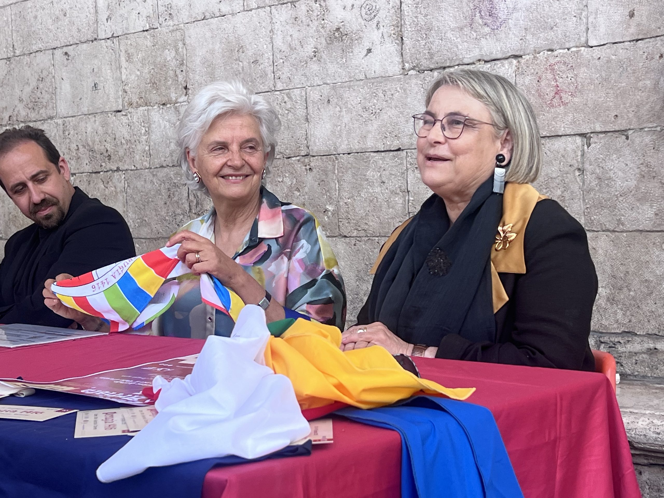 Perugia 1416, Svelatura del Palio d’Artista: la vincitrice è Francesca Biancalana (foto) 48 Perugia 1416, Svelatura del Palio d’Artista: la vincitrice è Francesca Biancalana (foto) 47