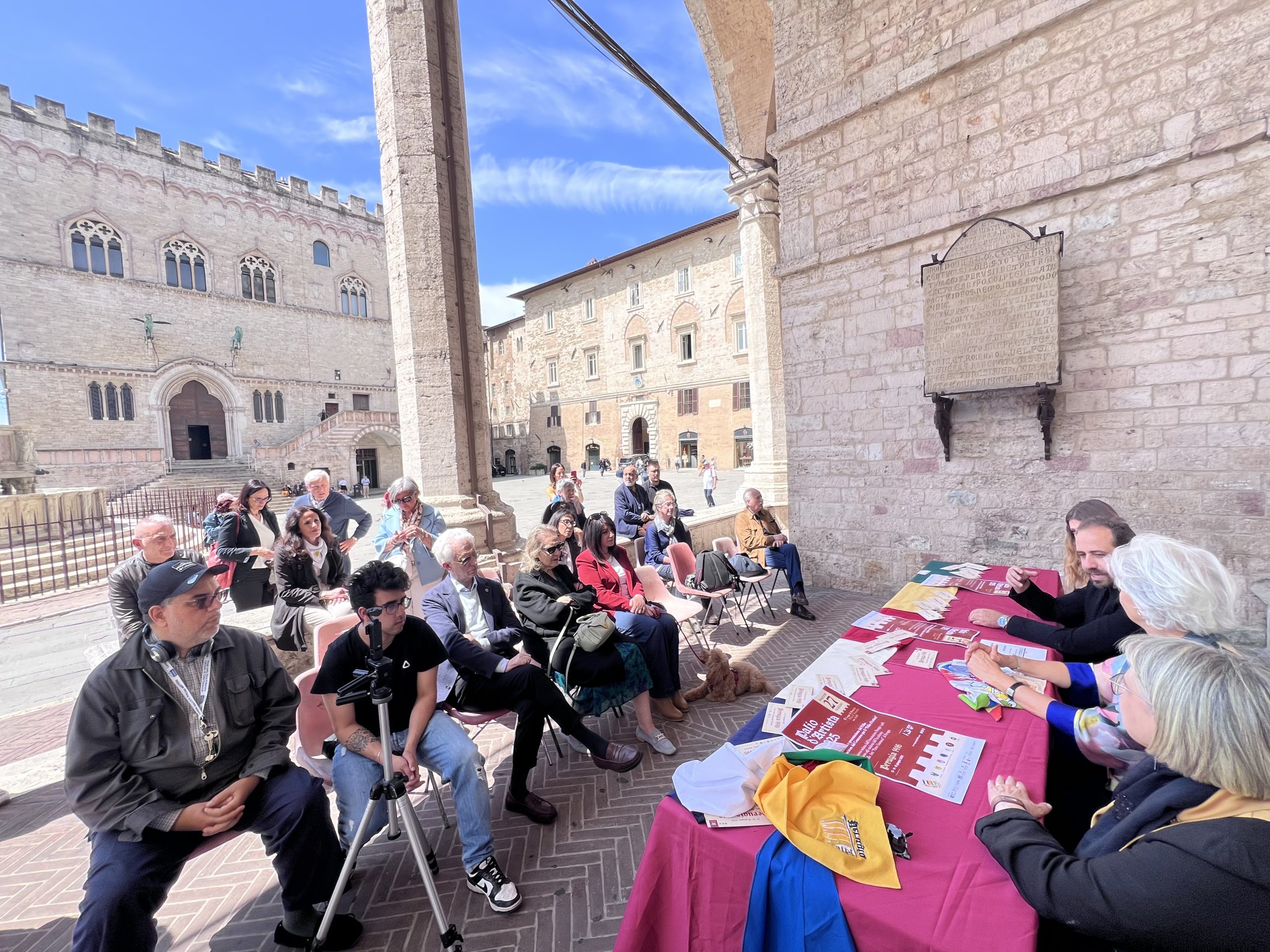 Perugia 1416, Svelatura del Palio d’Artista: la vincitrice è Francesca Biancalana (foto) 56 Perugia 1416, Svelatura del Palio d’Artista: la vincitrice è Francesca Biancalana (foto) 55