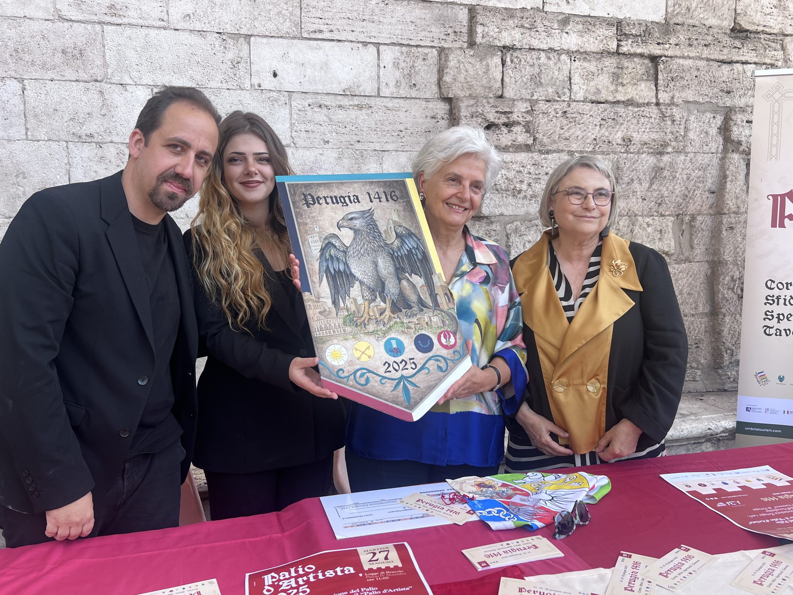 Perugia 1416, Svelatura del Palio d’Artista: la vincitrice è Francesca Biancalana (foto) 70 Perugia 1416, Svelatura del Palio d’Artista: la vincitrice è Francesca Biancalana (foto) 69