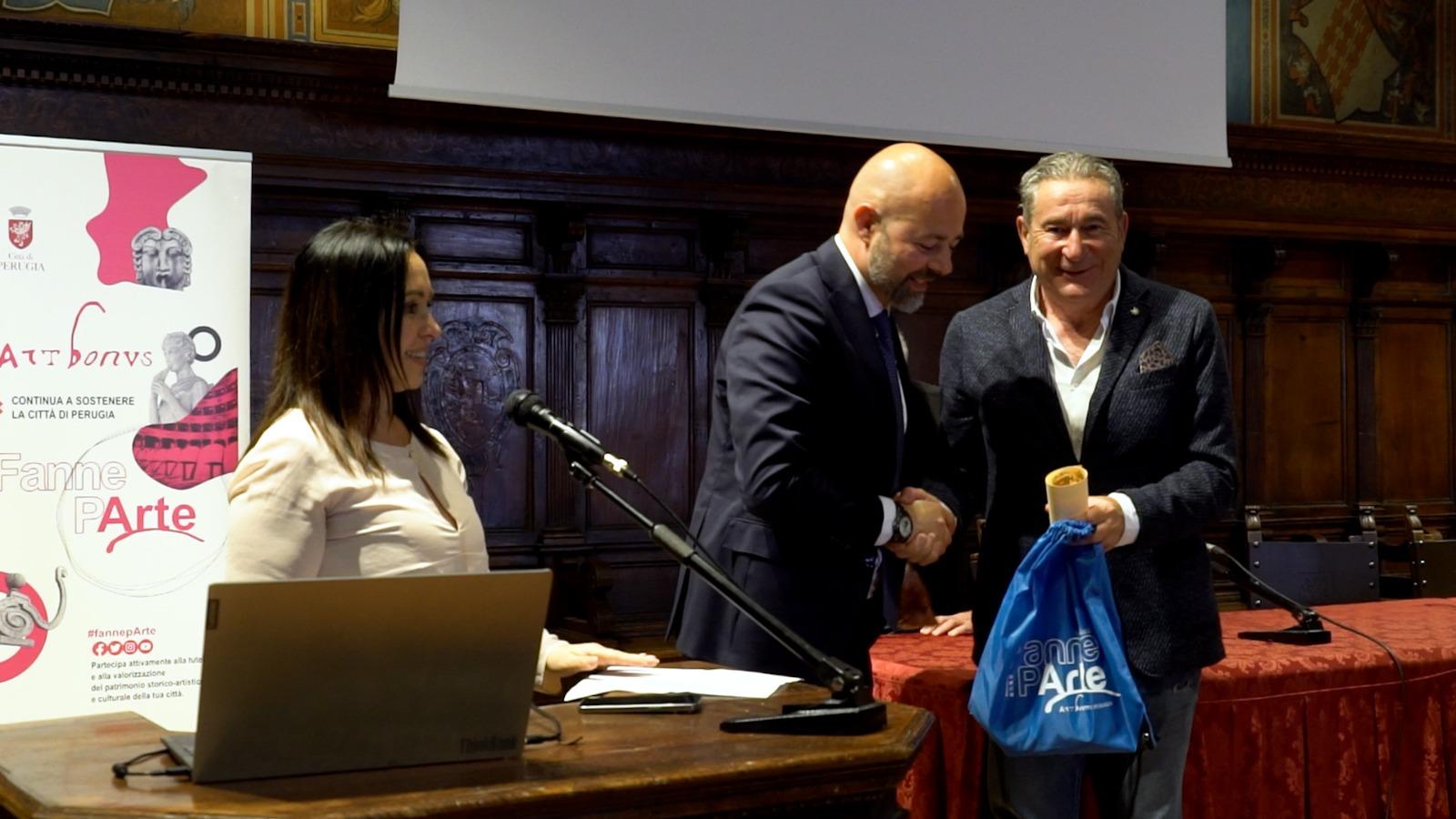 Perugia celebra la rinascita delle vetrate storiche: la Sala dei Notari risplende grazie all’Art Bonus 11