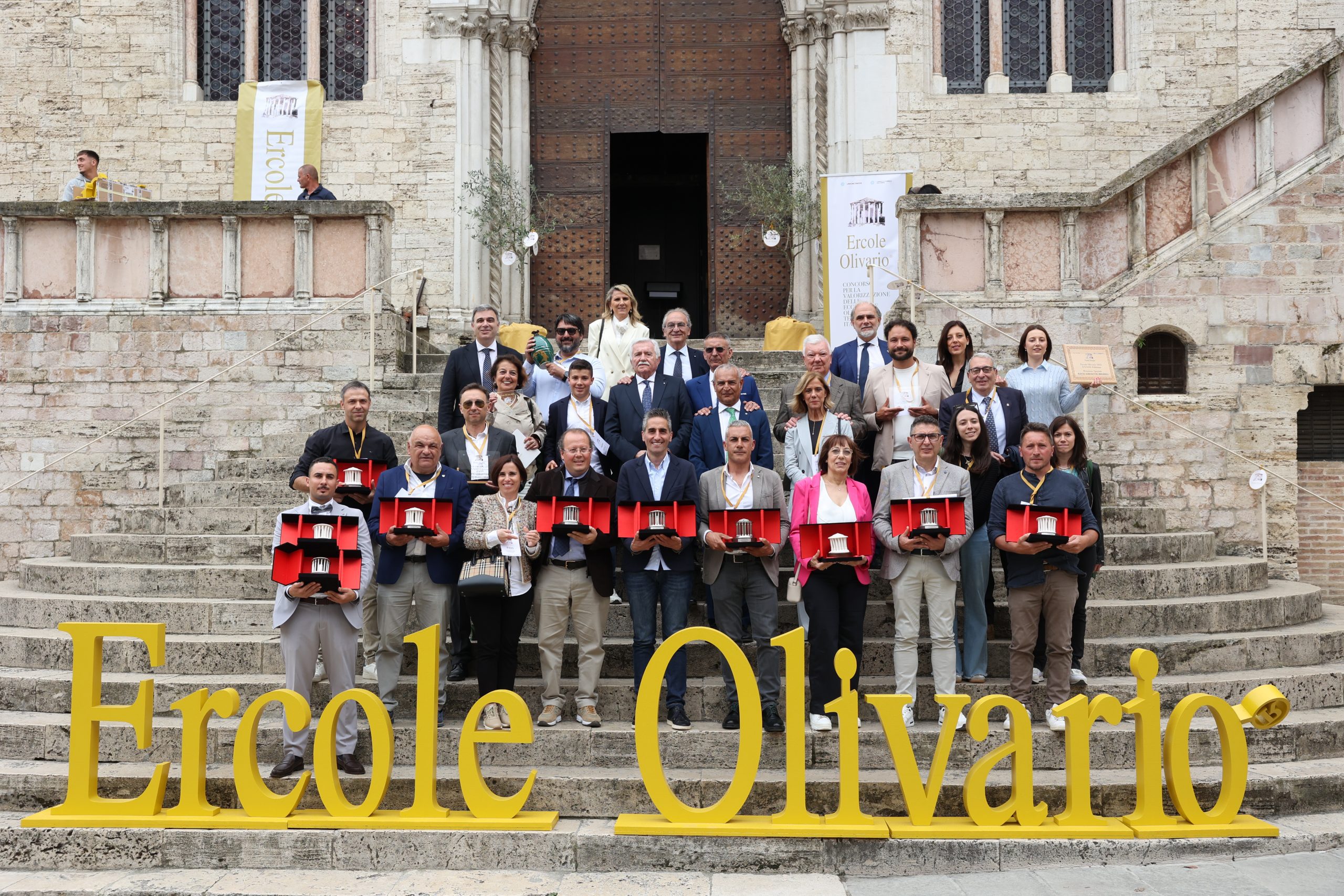 Ercole Olivario 2025: premiate a Perugia le eccellenze dell’olio extravergine italiano 20 Ercole Olivario 2025: premiate a Perugia le eccellenze dell’olio extravergine italiano 19