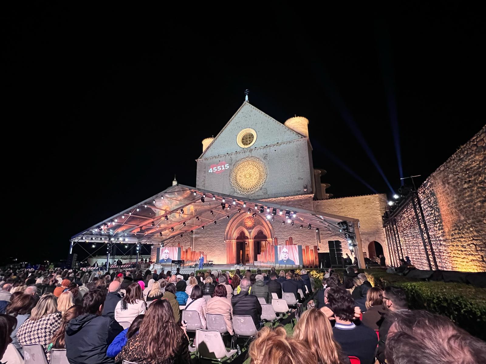 "Con il Cuore": il concerto da Assisi conquista l’Italia e accende la solidarietà 21