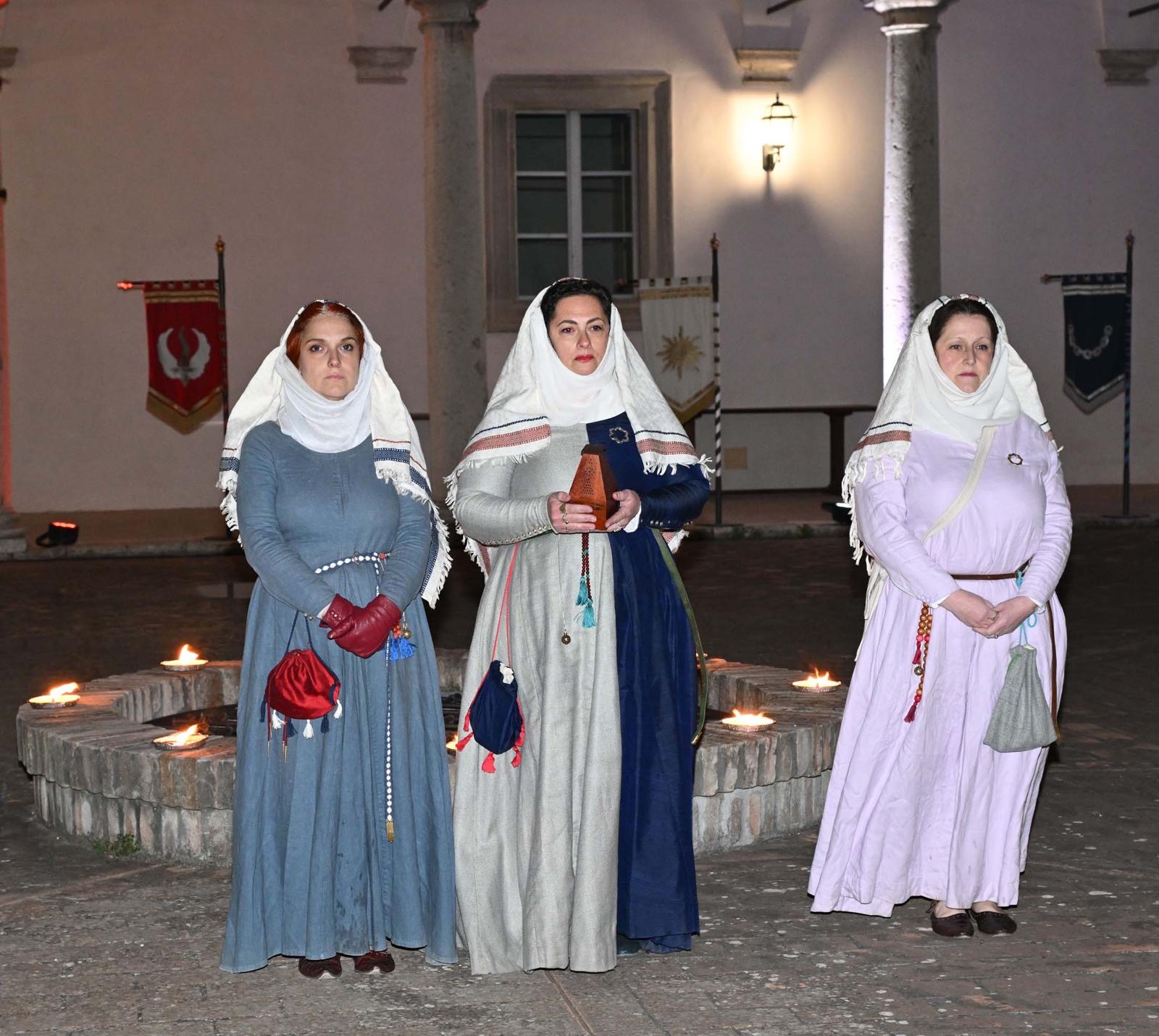 Perugia1416, successo per il Convivium Perisinum nella splendida cornice del Chiostro delle Stelle (foto) 24 Perugia1416, successo per il Convivium Perisinum nella splendida cornice del Chiostro delle Stelle (foto) 23