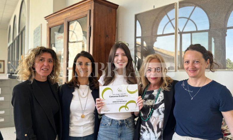 Concorso Nazionale EconoMia: bis per il Liceo Properzio, ancora sul podio con Angelica Bachella 2 Concorso Nazionale EconoMia: bis per il Liceo Properzio, ancora sul podio con Angelica Bachella 1