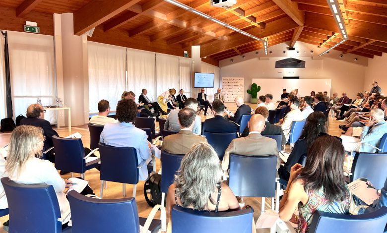 Aziende umbre a confronto su “Demografia Globale e Territori: un dialogo necessario per il futuro” (foto+interviste video) 2 Aziende umbre a confronto su “Demografia Globale e Territori: un dialogo necessario per il futuro” (foto+interviste video) 1