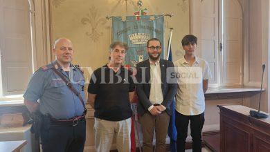 Ricevuti in Comune i due giovani che hanno trovato e restituito un portafogli con 3.000 euro 3