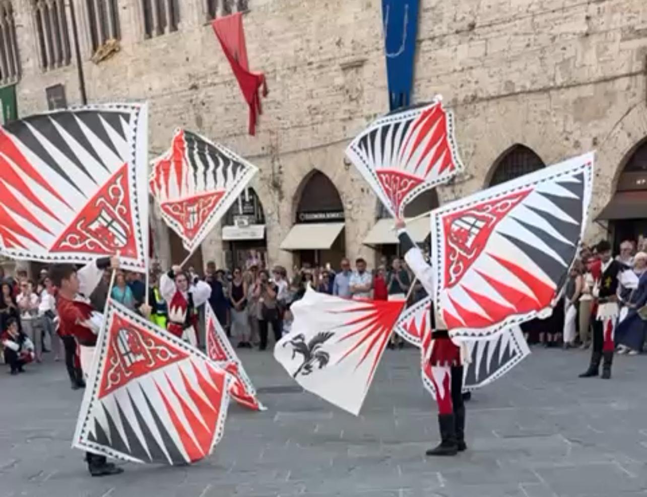 Continua Perugia 1416: la Mossa alla Torre vinta dal Magnifico Rione di Porta Eburnea (foto) 4 Continua Perugia 1416: la Mossa alla Torre vinta dal Magnifico Rione di Porta Eburnea (foto) 3
