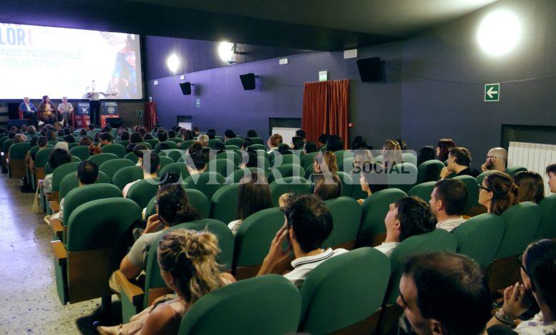 “Valore e valori”: 130 giovani in umbria raccontano un anno di impegno con le cooperative 2 “Valore e valori”: 130 giovani in umbria raccontano un anno di impegno con le cooperative 1