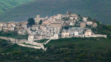 Angelo e Penelope da Roma come i Bezos: affittano Monteleone di Spoleto per il loro matrimonio 11