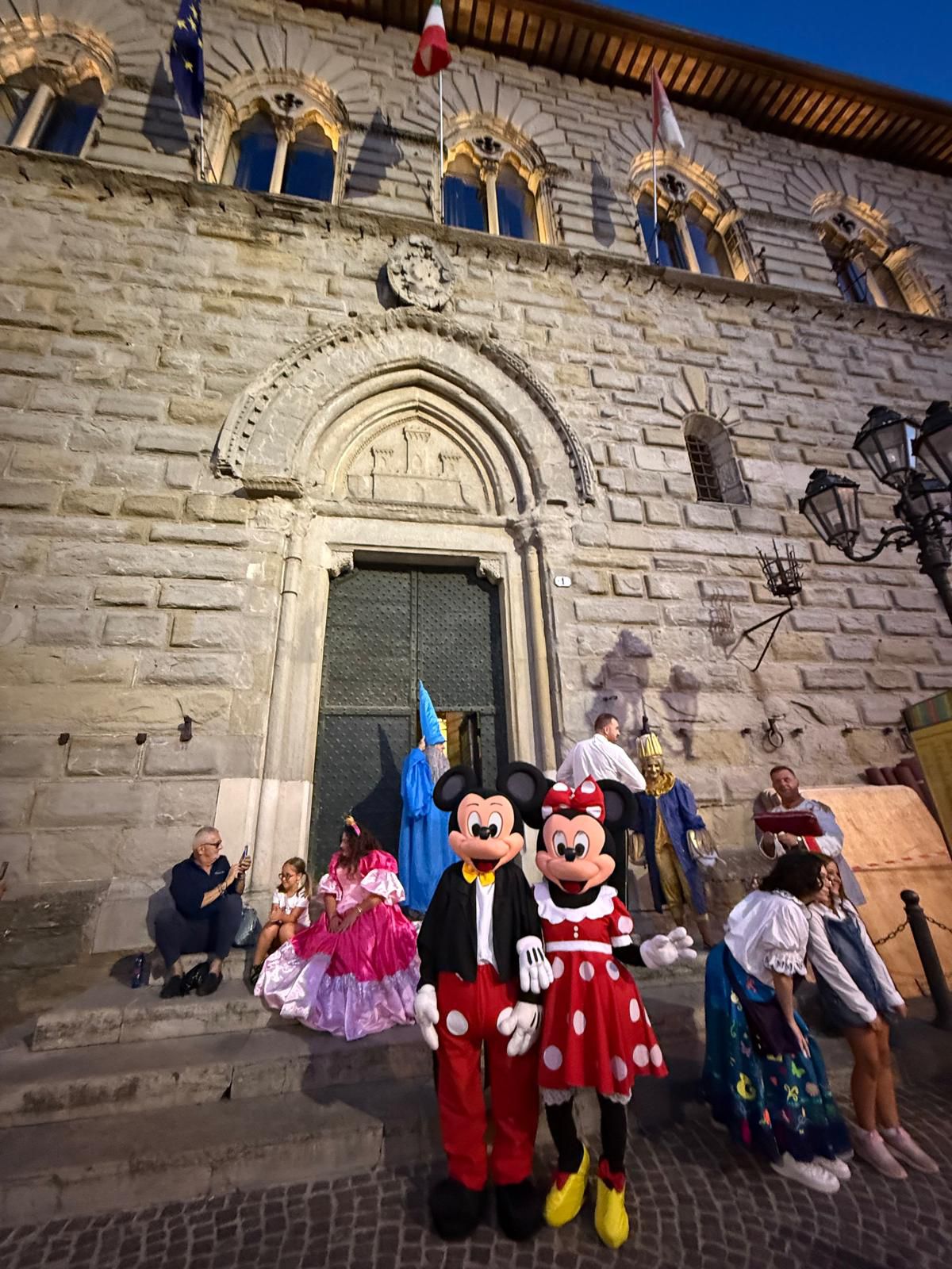 La notte di Topolino, Minnie e Pluto: Città di Castello come Disneyland con gli eroi dei fumetti che hanno invaso 7