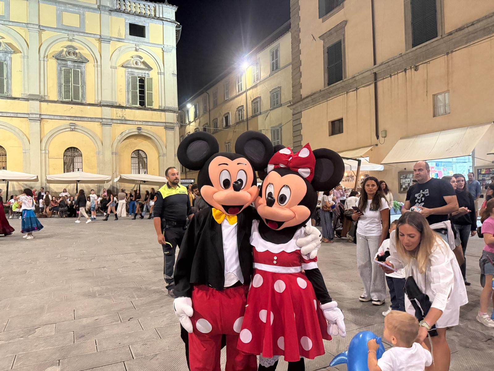 La notte di Topolino, Minnie e Pluto: Città di Castello come Disneyland con gli eroi dei fumetti che hanno invaso 13