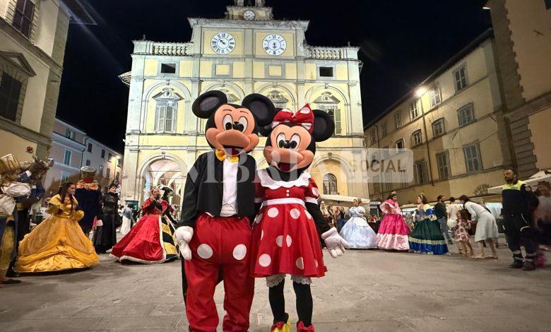 La notte di Topolino, Minnie e Pluto: Città di Castello come Disneyland con gli eroi dei fumetti che hanno invaso 1