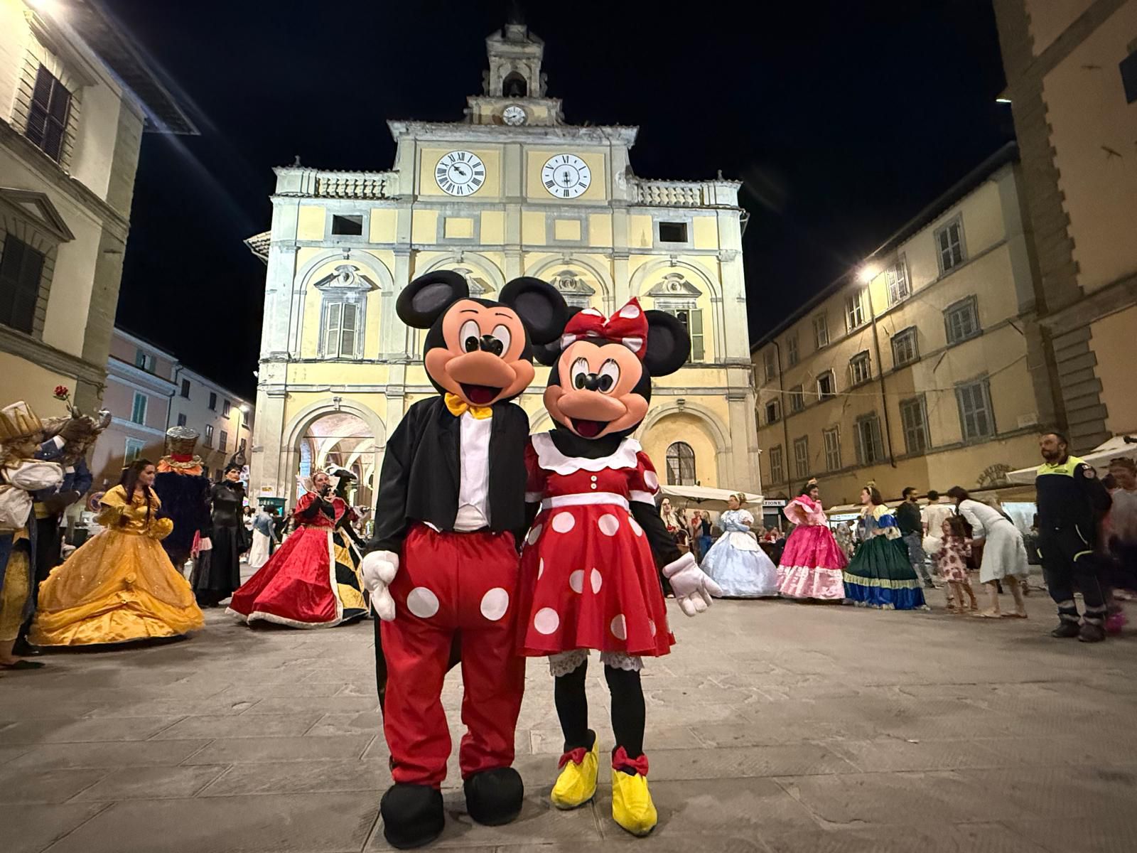 La notte di Topolino, Minnie e Pluto: Città di Castello come Disneyland con gli eroi dei fumetti che hanno invaso 15