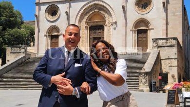 Oprah Winfrey in Umbria: fotografata a Todi a spasso in piazza con il Sindaco 16 Oprah Winfrey in Umbria: fotografata a Todi a spasso in piazza con il Sindaco 15