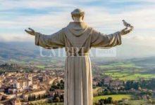 Maxi statua di San Francesco alla Rocca Maggiore, ad Assisi l’idea (ai più) non piace per niente 12
