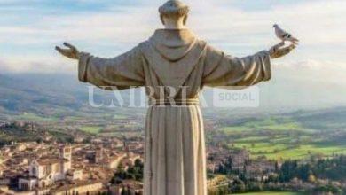 Maxi statua di San Francesco alla Rocca Maggiore, ad Assisi l’idea (ai più) non piace per niente 2