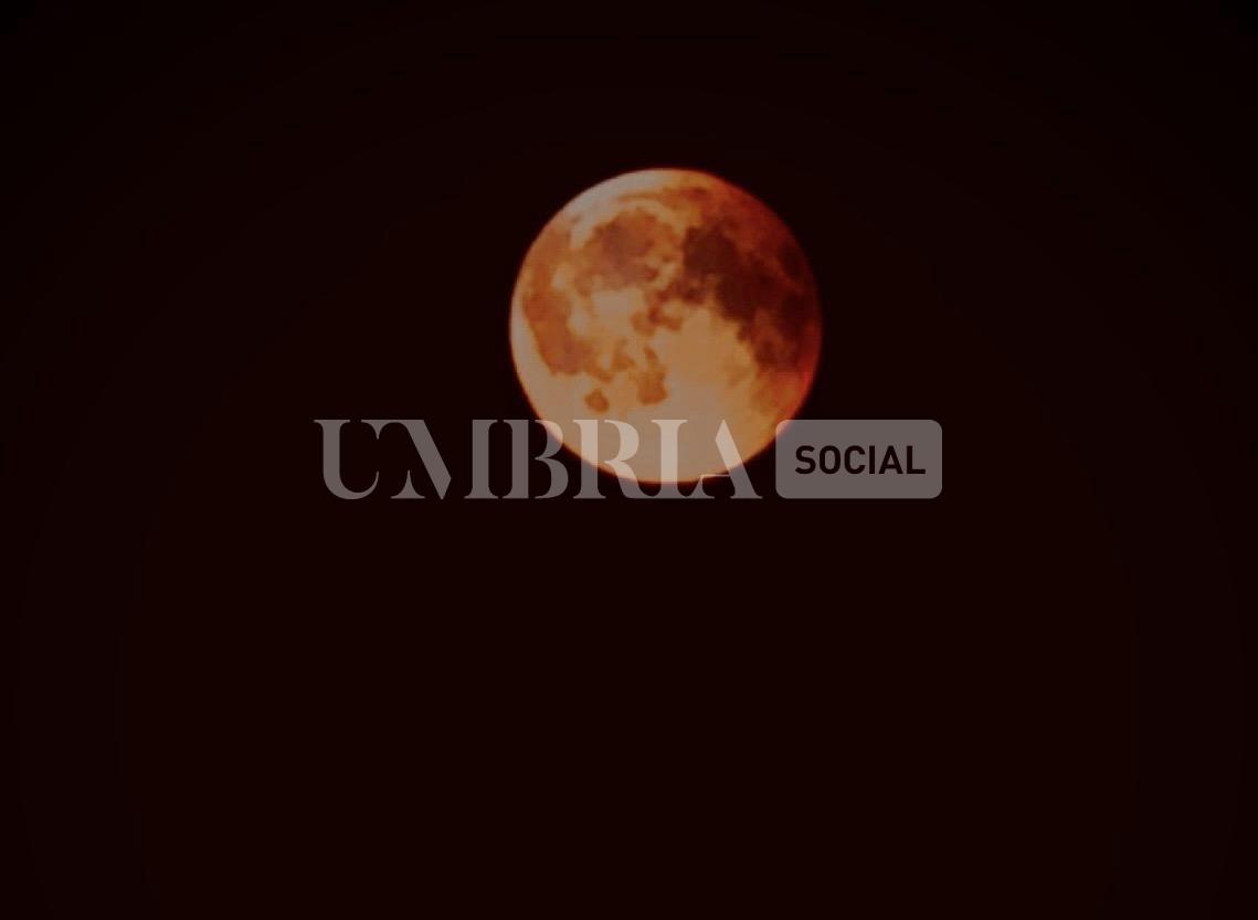 Eclissi totale di luna, lo spettacolo di domenica 7 settembre (foto) 107