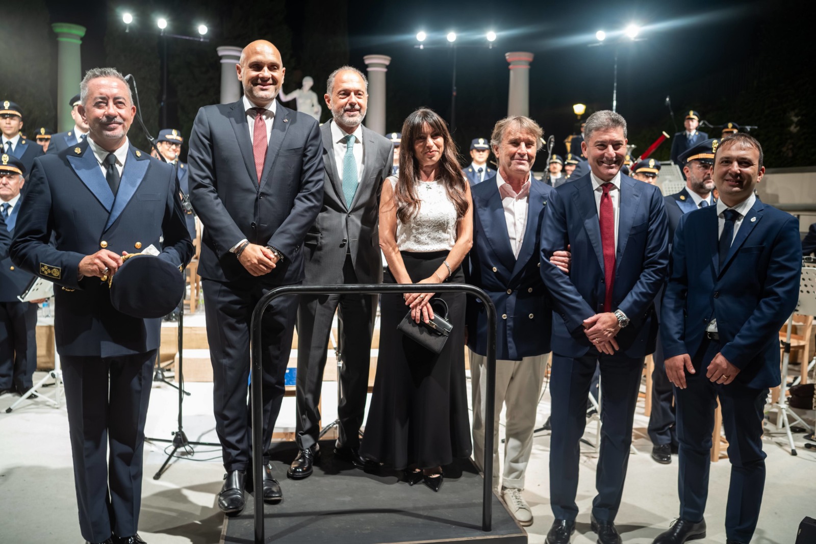 Grande successo per il concerto della banda musicale della polizia di Stato all’anfiteatro di Solomeo (foto) 24 Grande successo per il concerto della banda musicale della polizia di Stato all’anfiteatro di Solomeo (foto) 23