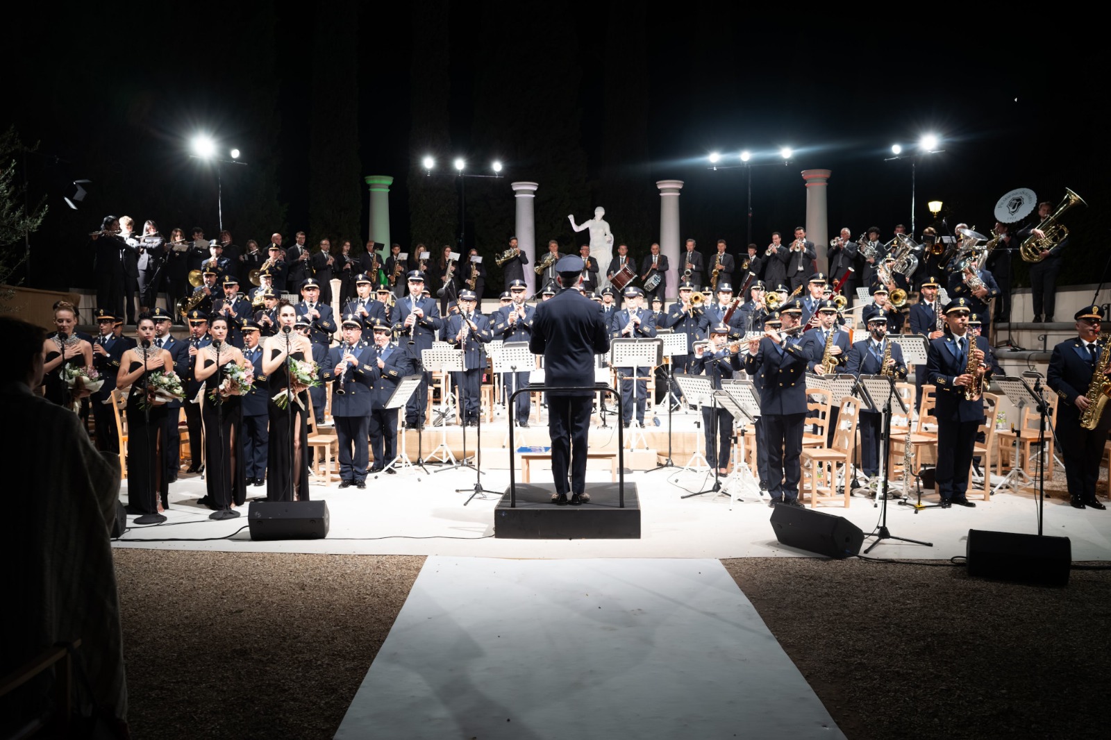 Grande successo per il concerto della banda musicale della polizia di Stato all’anfiteatro di Solomeo (foto) 20 Grande successo per il concerto della banda musicale della polizia di Stato all’anfiteatro di Solomeo (foto) 19