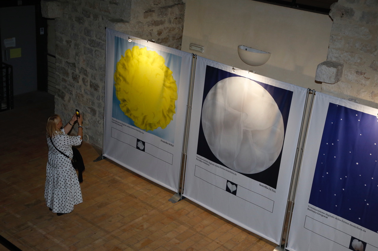 Cantico delle Creature, ad Assisi inaugurata la mostra-evento multisensoriale di Guido Dettoni (foto) 38 Cantico delle Creature, ad Assisi inaugurata la mostra-evento multisensoriale di Guido Dettoni (foto) 37