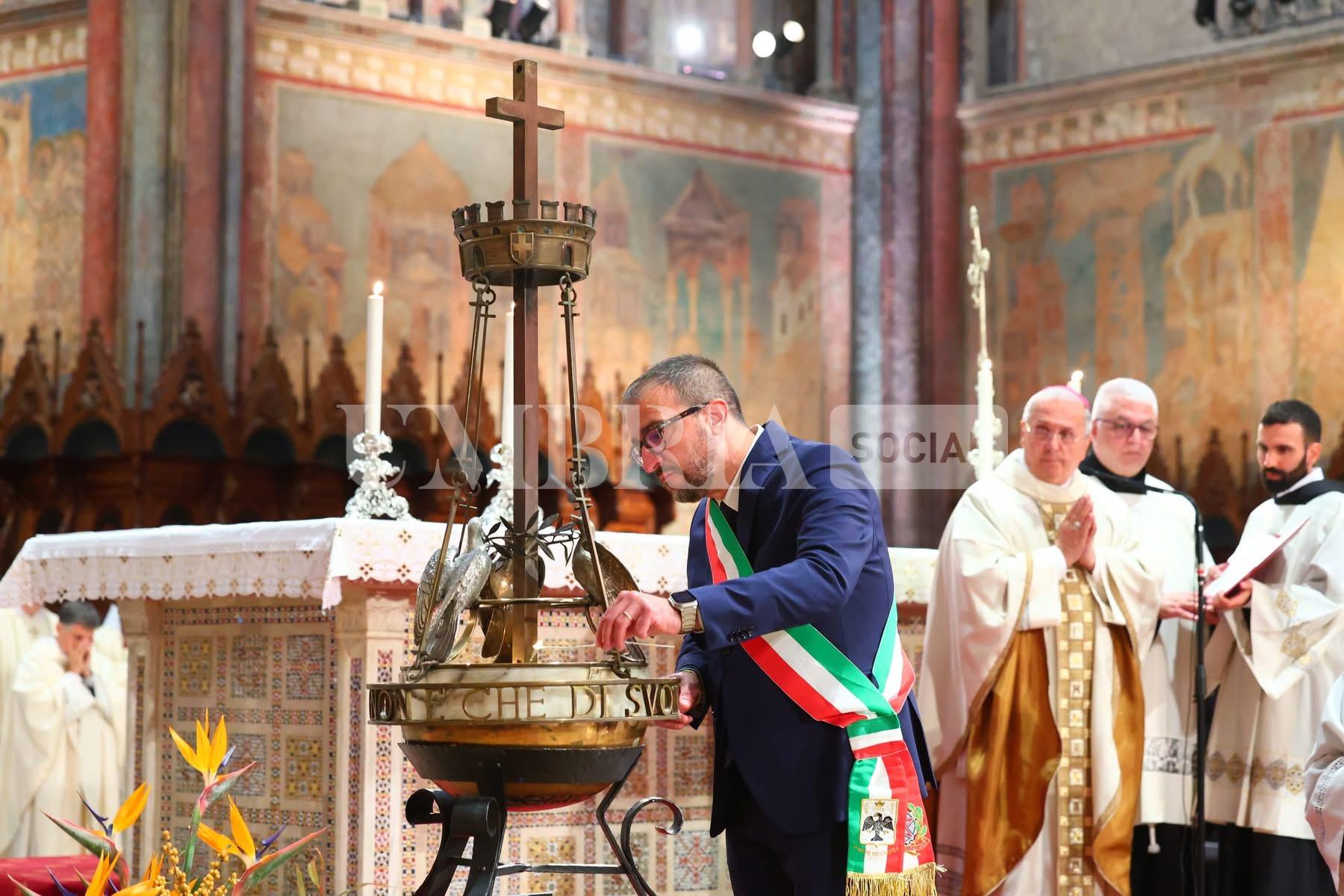 San Francesco Patrono d’Italia, accesa la lampada votiva in onore del Santo di Assisi 175