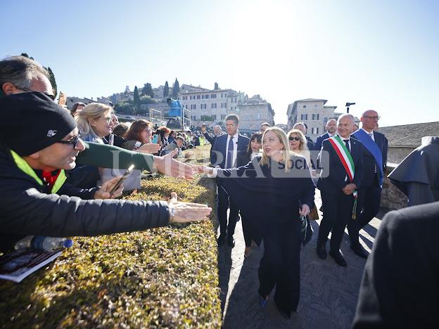 San Francesco Patrono d’Italia, presidente Giorgia Meloni ad Assisi: “Celebriamo Francesco perché abbiamo bisogno di lui” (foto+video) 2 San Francesco Patrono d’Italia, presidente Giorgia Meloni ad Assisi: “Celebriamo Francesco perché abbiamo bisogno di lui” (foto+video) 1