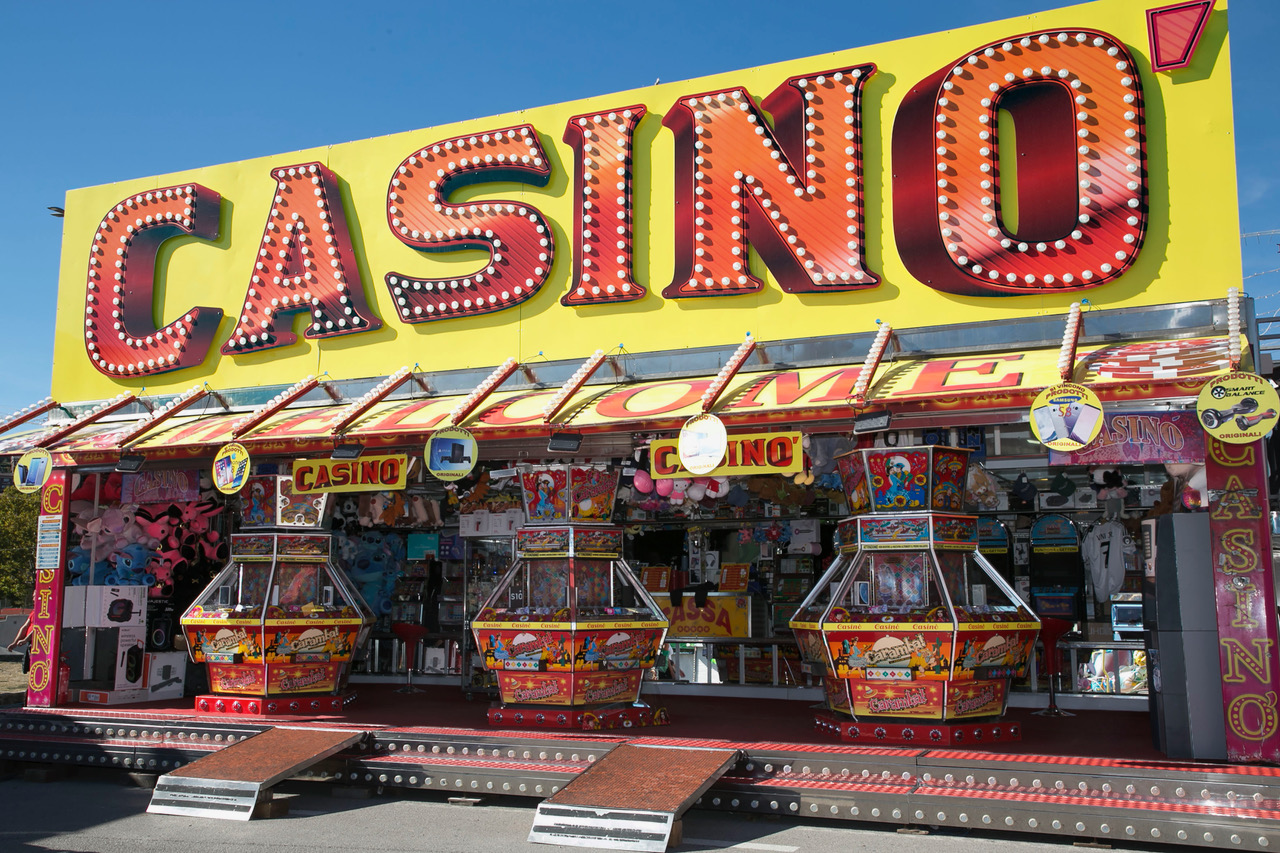 A Perugia inaugurati i Baracconi 2025: al via la 102ª edizione del luna park itinerante più grande d’Italia (foto e video) 9 A Perugia inaugurati i Baracconi 2025: al via la 102ª edizione del luna park itinerante più grande d’Italia (foto e video) 8