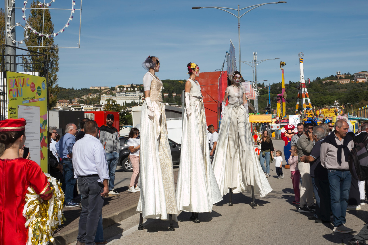 A Perugia inaugurati i Baracconi 2025: al via la 102ª edizione del luna park itinerante più grande d’Italia (foto e video) 29 A Perugia inaugurati i Baracconi 2025: al via la 102ª edizione del luna park itinerante più grande d’Italia (foto e video) 28