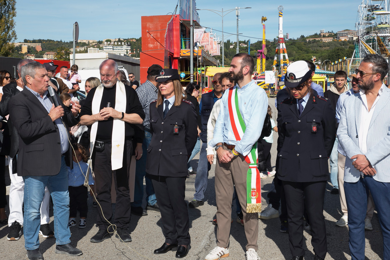 A Perugia inaugurati i Baracconi 2025: al via la 102ª edizione del luna park itinerante più grande d’Italia (foto e video) 47 A Perugia inaugurati i Baracconi 2025: al via la 102ª edizione del luna park itinerante più grande d’Italia (foto e video) 46