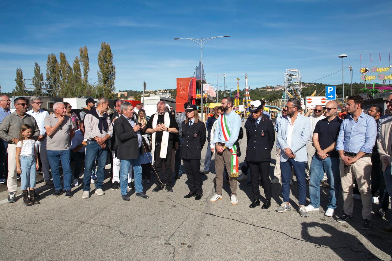 A Perugia inaugurati i Baracconi 2025: al via la 102ª edizione del luna park itinerante più grande d’Italia (foto e video) 49 A Perugia inaugurati i Baracconi 2025: al via la 102ª edizione del luna park itinerante più grande d’Italia (foto e video) 48