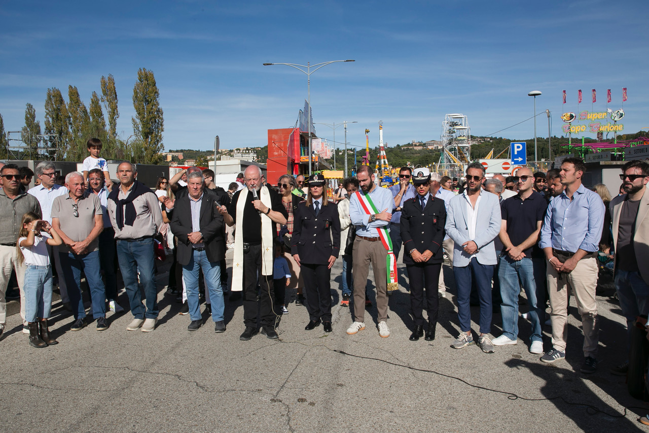 A Perugia inaugurati i Baracconi 2025: al via la 102ª edizione del luna park itinerante più grande d’Italia (foto e video) 53 A Perugia inaugurati i Baracconi 2025: al via la 102ª edizione del luna park itinerante più grande d’Italia (foto e video) 52