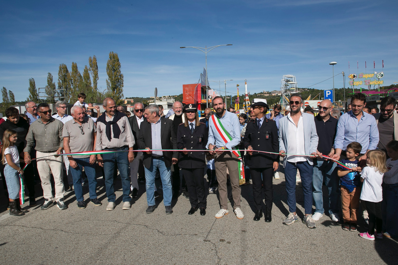 A Perugia inaugurati i Baracconi 2025: al via la 102ª edizione del luna park itinerante più grande d’Italia (foto e video) 57 A Perugia inaugurati i Baracconi 2025: al via la 102ª edizione del luna park itinerante più grande d’Italia (foto e video) 56